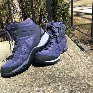 NWOT Merrill QForm2 hiking boots💙💜